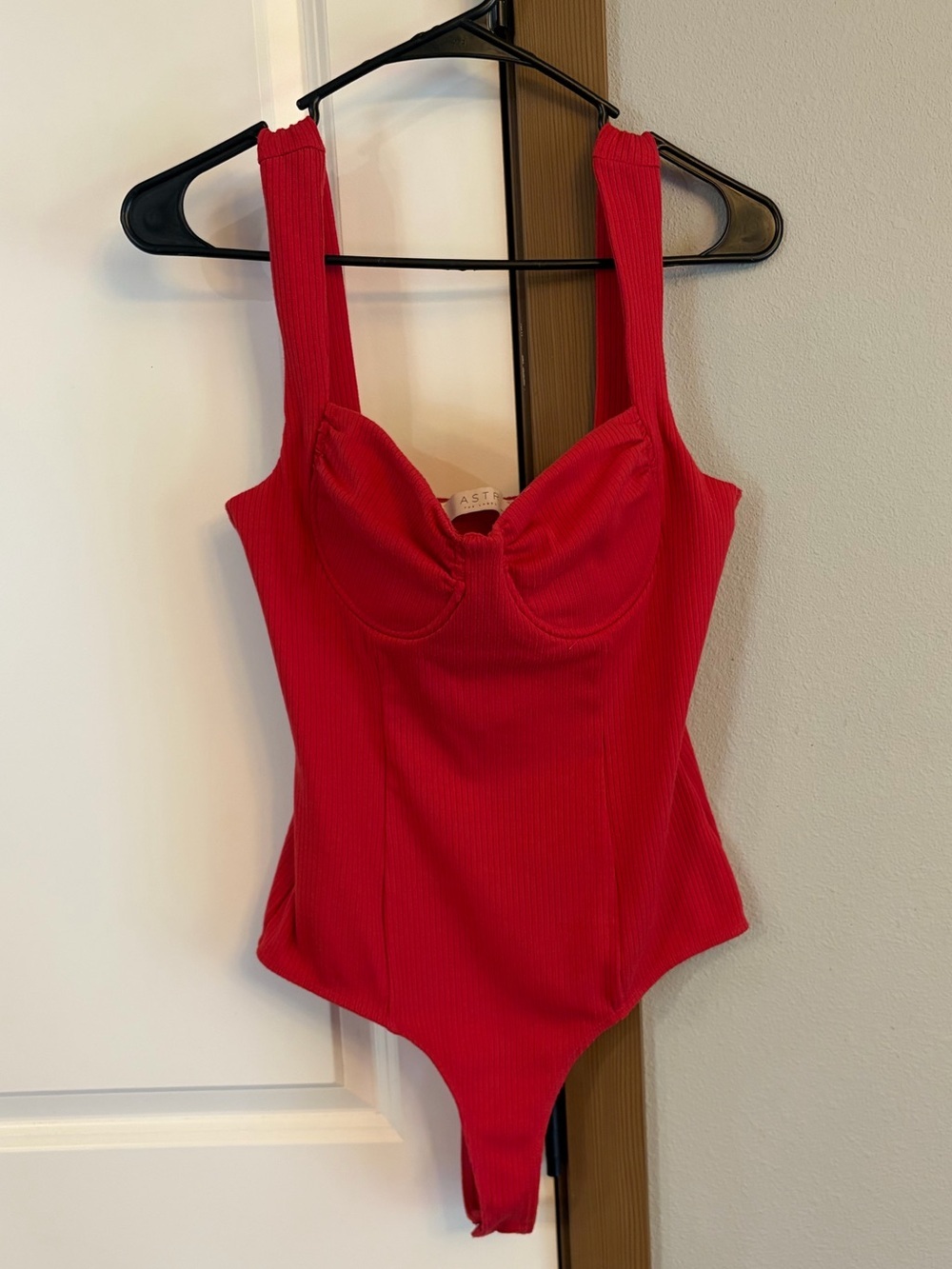 NWT Women’s ASTR The Label Red Ribbed Bodysuit Outlined Bust U-Wire Size Medium - Picture 2 of 8